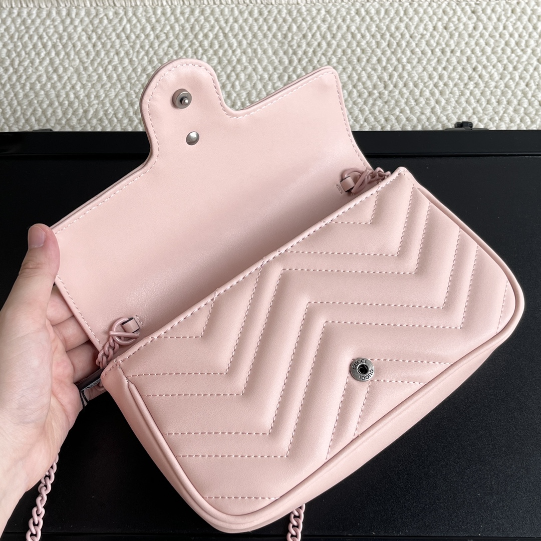 Gucci GG Marmont matelassé leather super mini bag