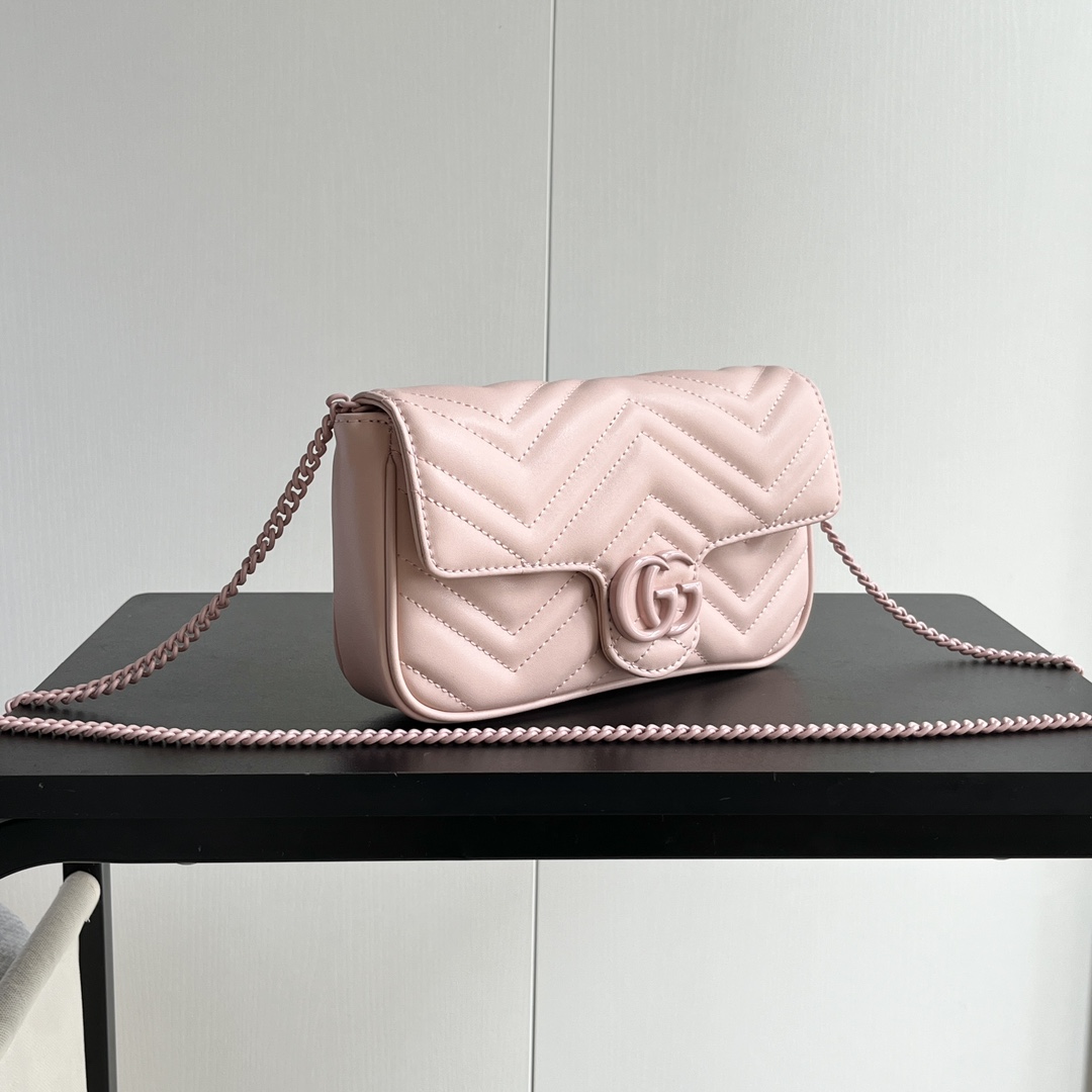 Gucci GG Marmont matelassé leather super mini bag