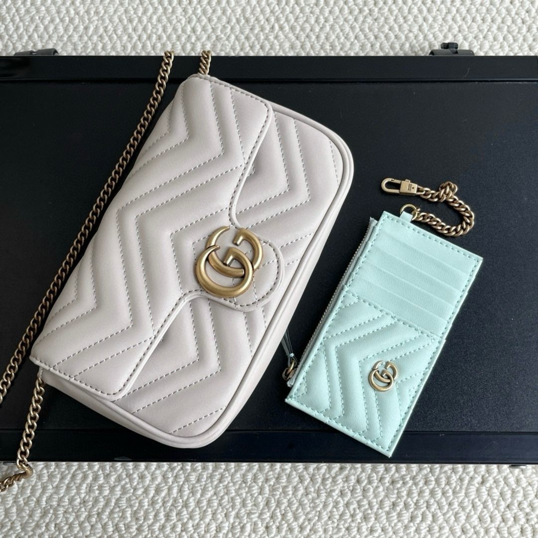 Gucci GG Marmont matelassé leather super mini bag