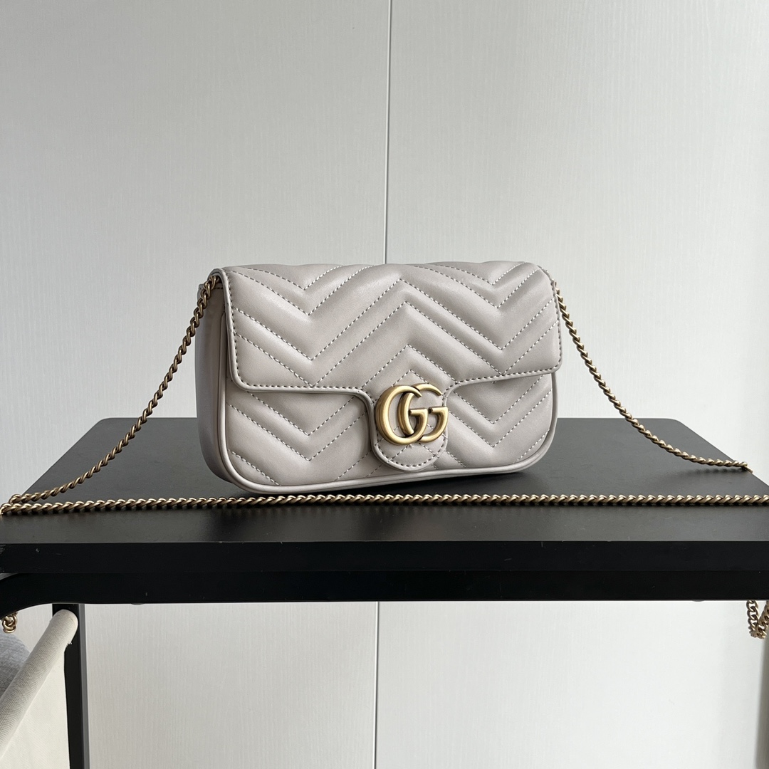 Gucci GG Marmont matelassé leather super mini bag
