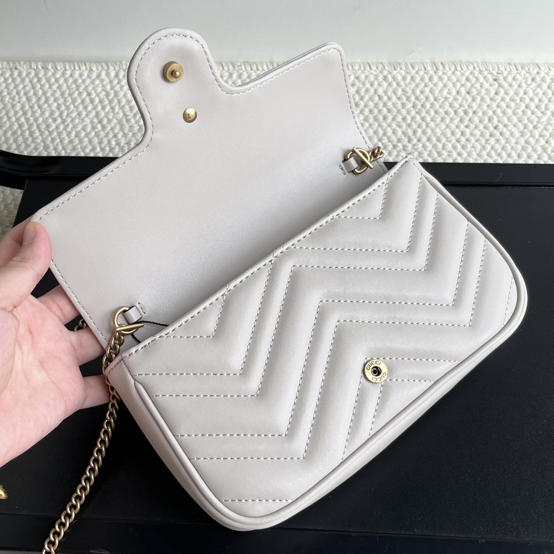 Gucci GG Marmont matelassé leather super mini bag
