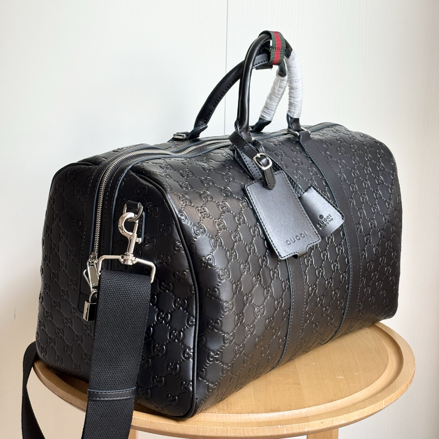 Gucci GG Emblem medium duffle bag - Black