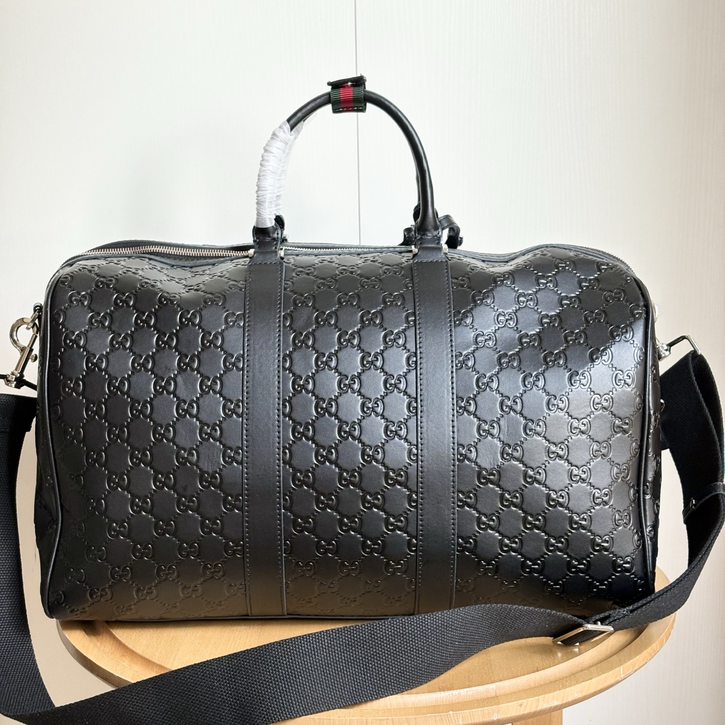 Gucci GG Emblem medium duffle bag - Black
