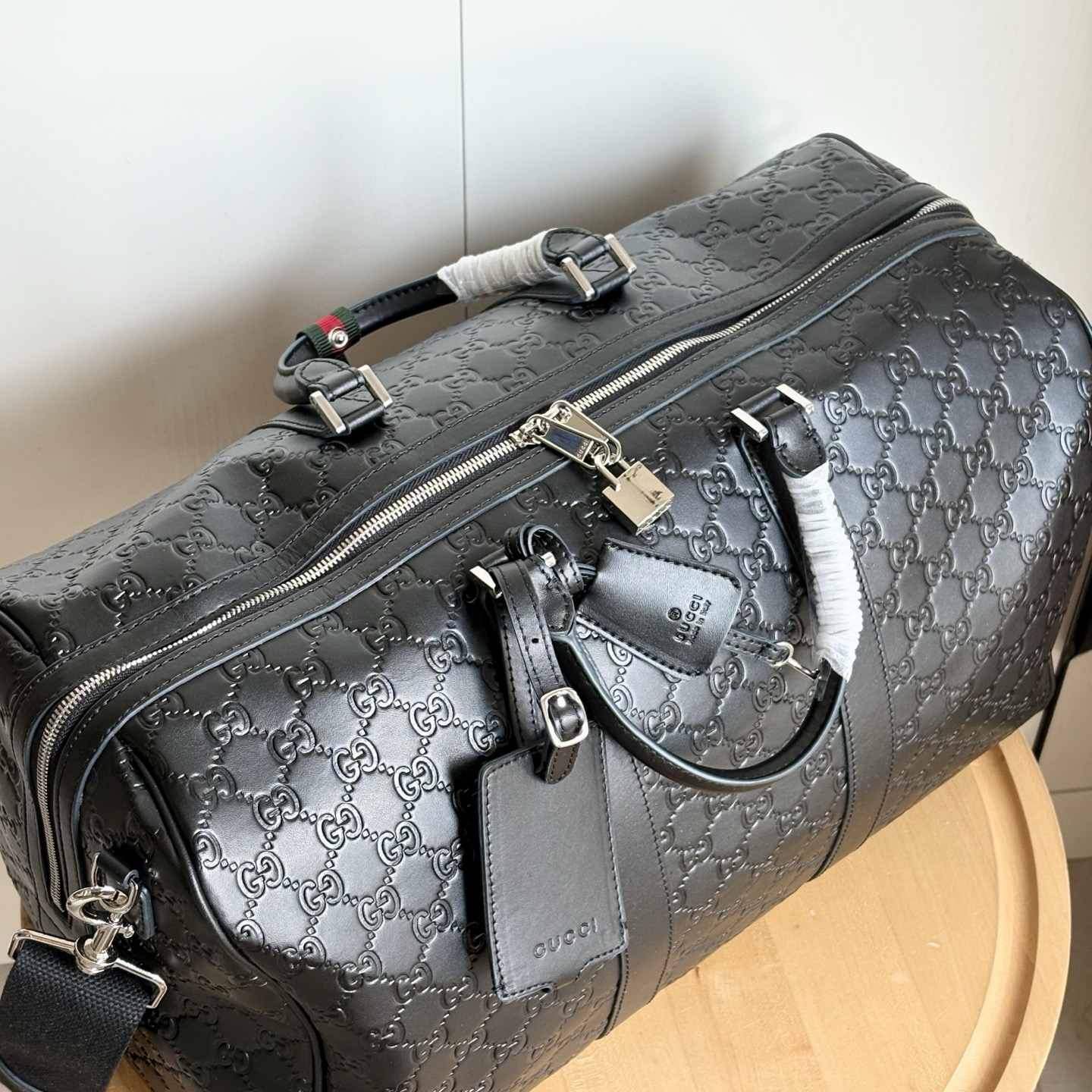Gucci GG Emblem medium duffle bag - Black