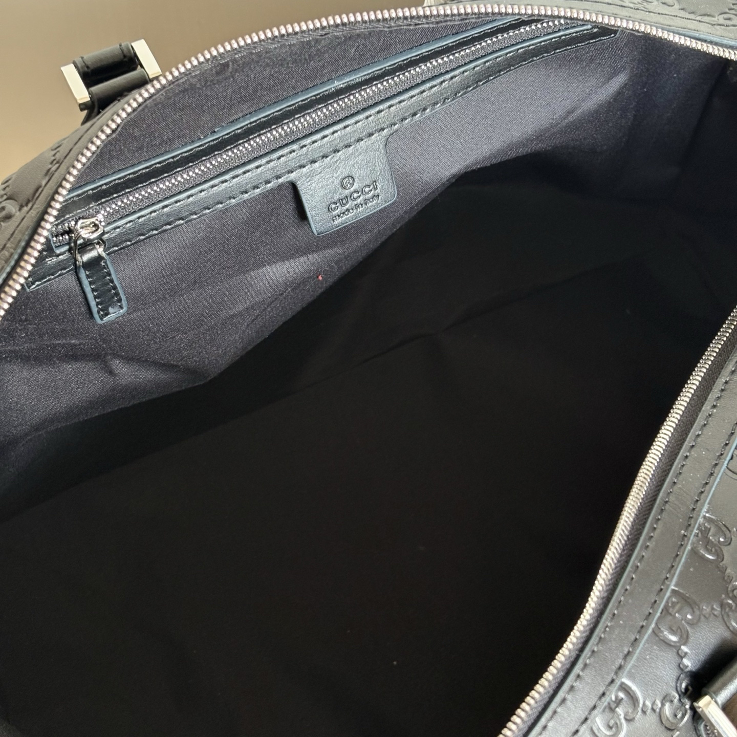Gucci GG Emblem medium duffle bag - Black