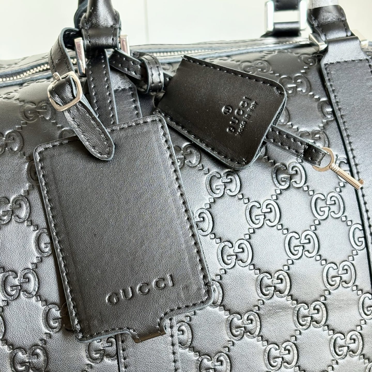 Gucci GG Emblem medium duffle bag - Black