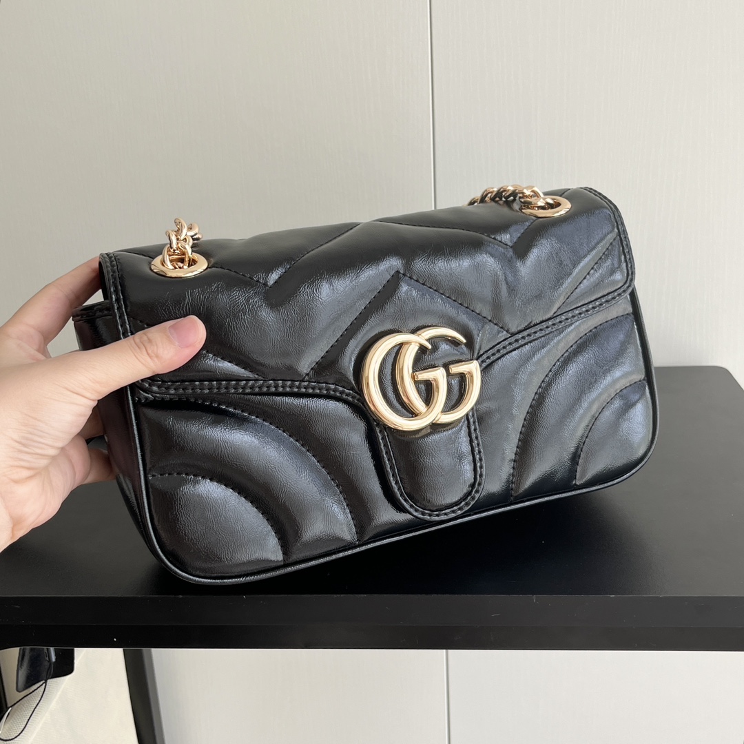 Gucci GG Marmont matelassé leather small bag
