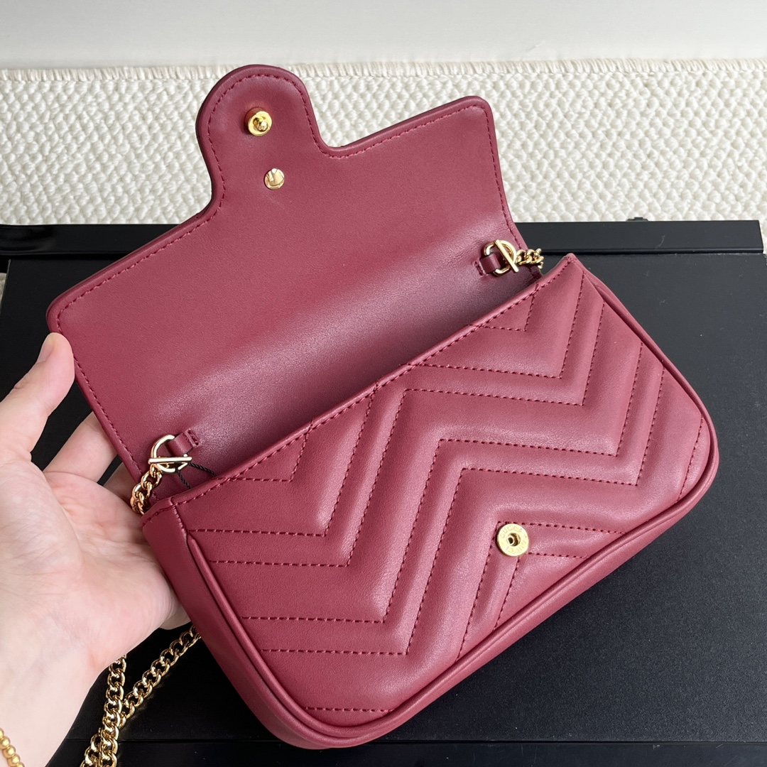 Gucci GG Marmont matelassé leather super mini bag