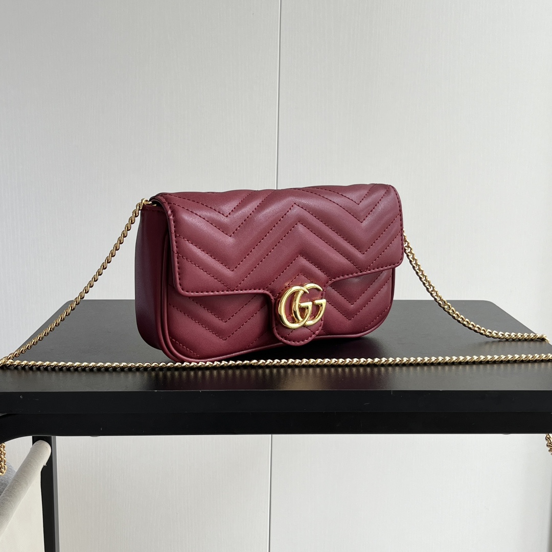 Gucci GG Marmont matelassé leather super mini bag