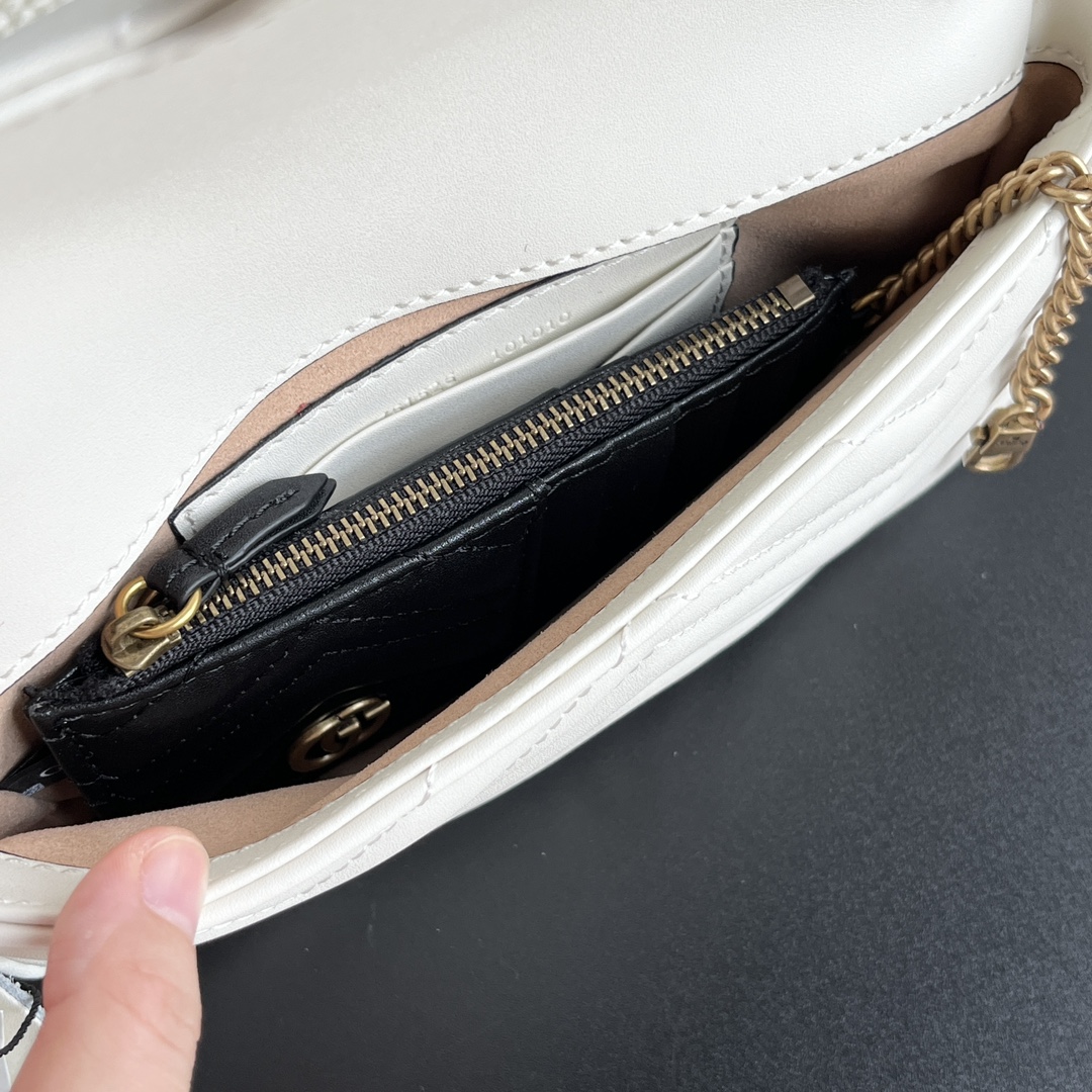 Gucci GG Marmont matelassé leather super mini bag
