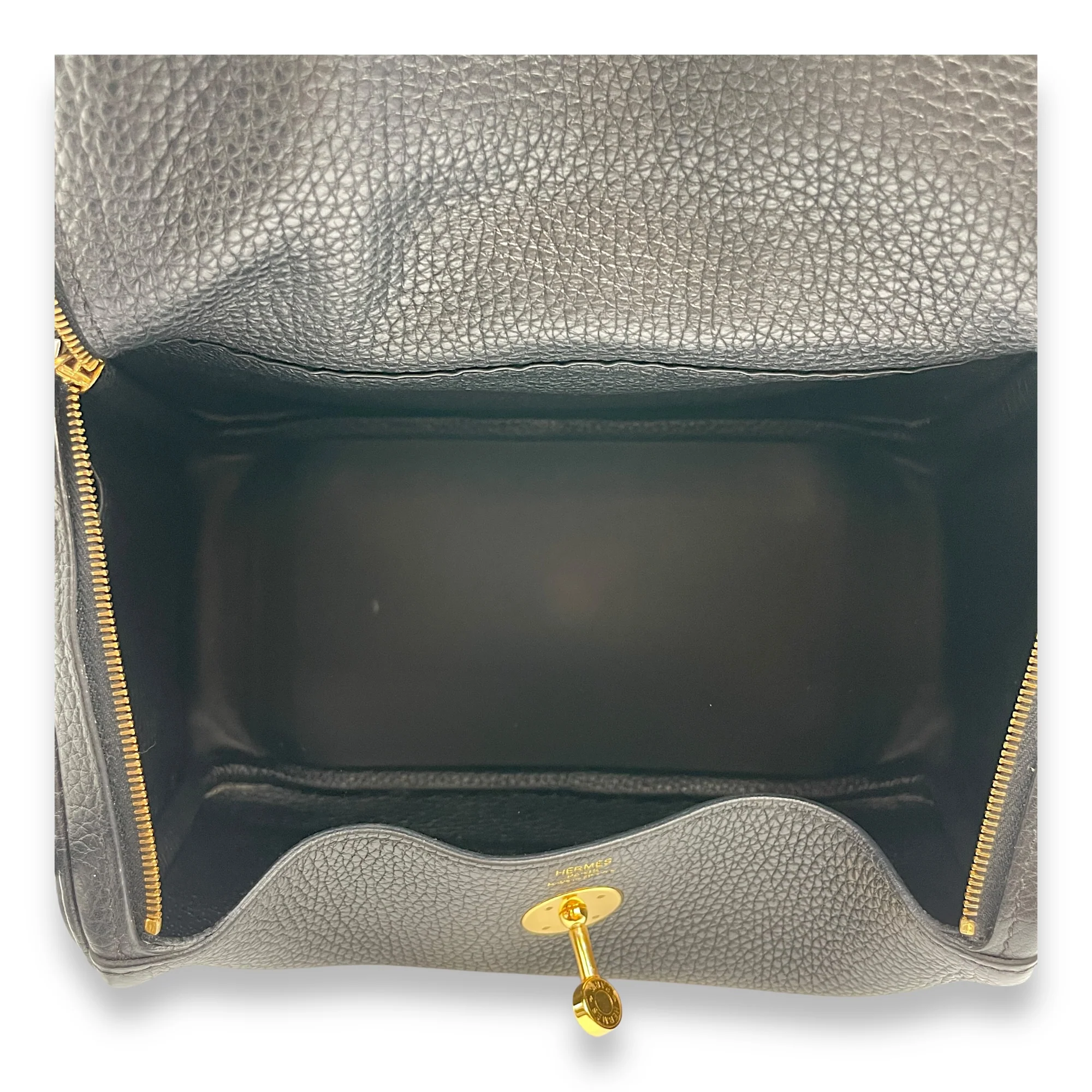Lindy 26 Black in Clemence, Gold hardware