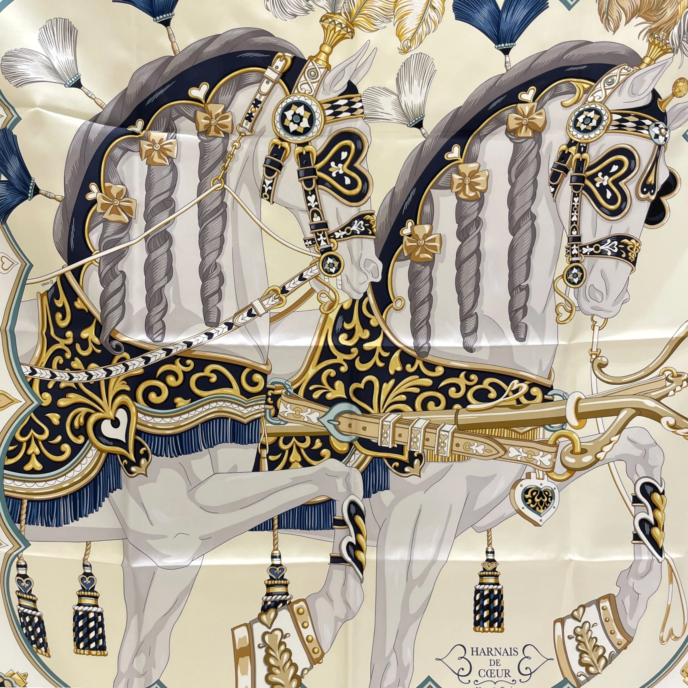 Harnais De Coeur 90 Creme/Marine/Gold Scarf