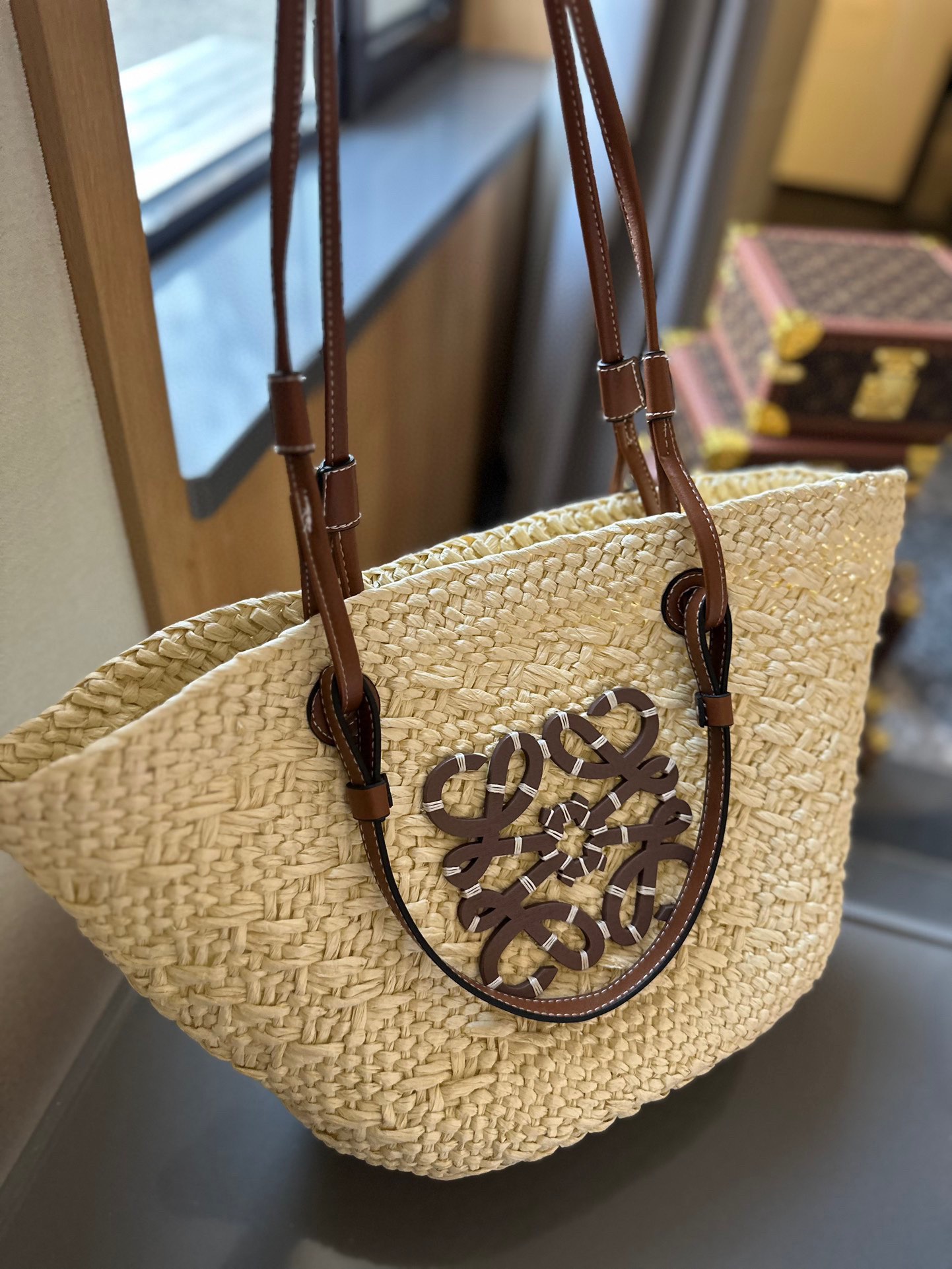 Anagram Basket bag in iraca palm and calfskin