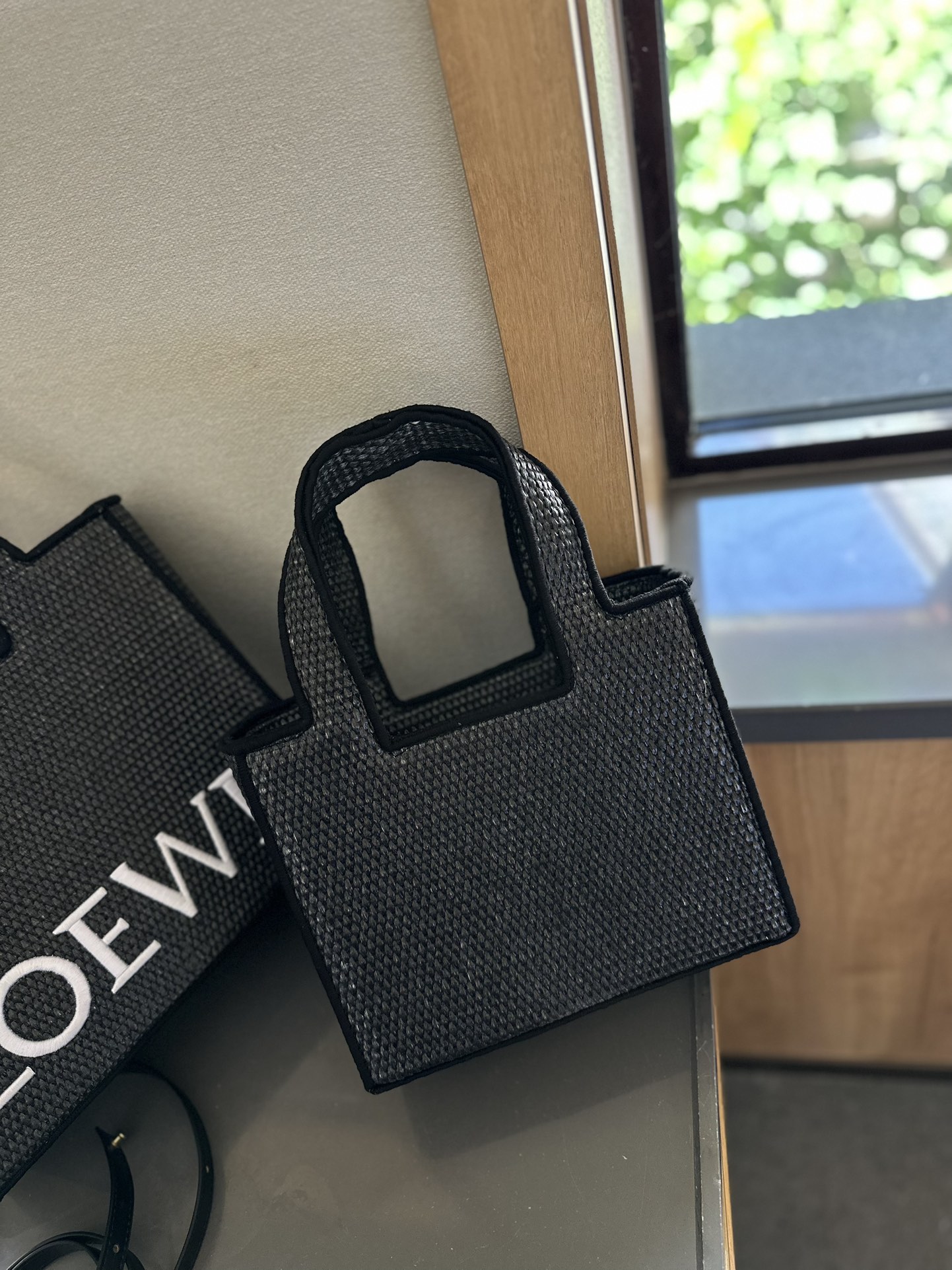 Font Tote in raffia