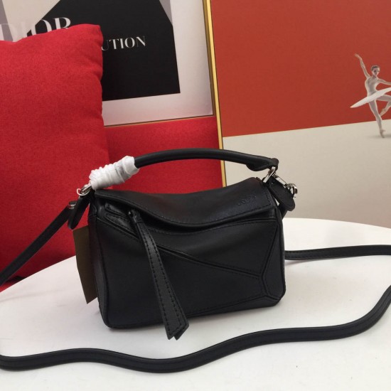 Calfskin Size: 18*12.5*8cm Model: 0150