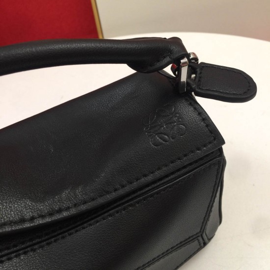Calfskin Size: 18*12.5*8cm Model: 0150