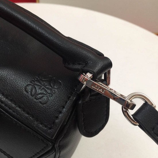 Calfskin Size: 18*12.5*8cm Model: 0150