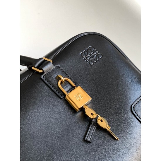Lowe handbag bag size:28*18*11cm