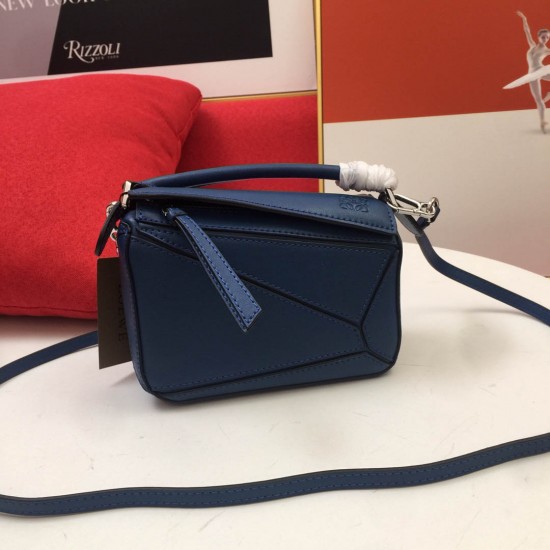 Calfskin Size: 18*12.5*8cm Model: 0150