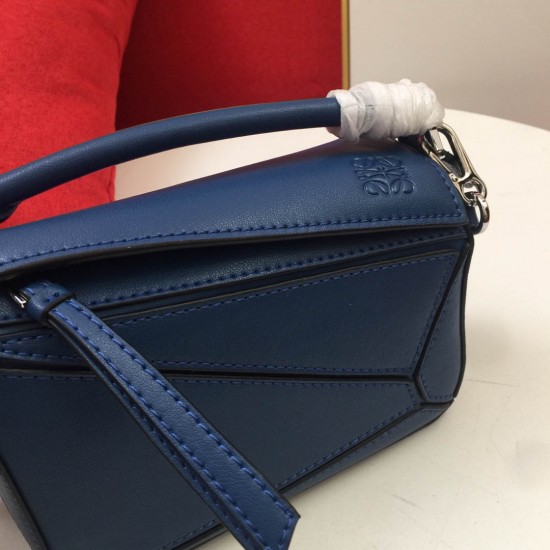 Calfskin Size: 18*12.5*8cm Model: 0150