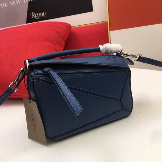 Calfskin Size: 18*12.5*8cm Model: 0150