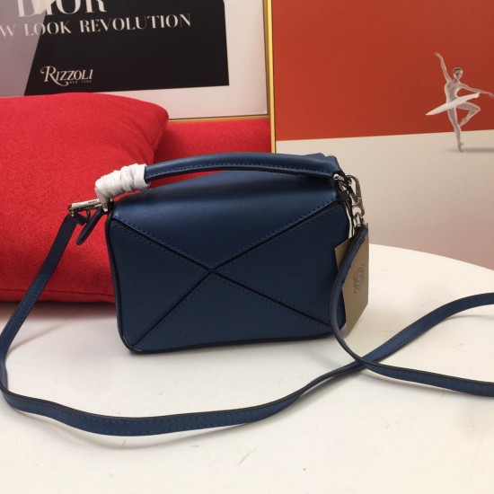 Calfskin Size: 18*12.5*8cm Model: 0150