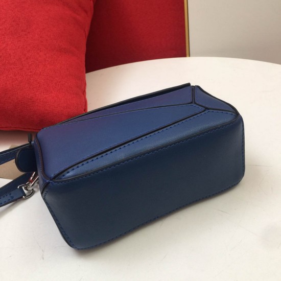 Calfskin Size: 18*12.5*8cm Model: 0150