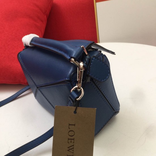 Calfskin Size: 18*12.5*8cm Model: 0150