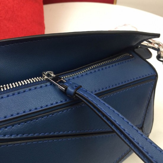 Calfskin Size: 18*12.5*8cm Model: 0150