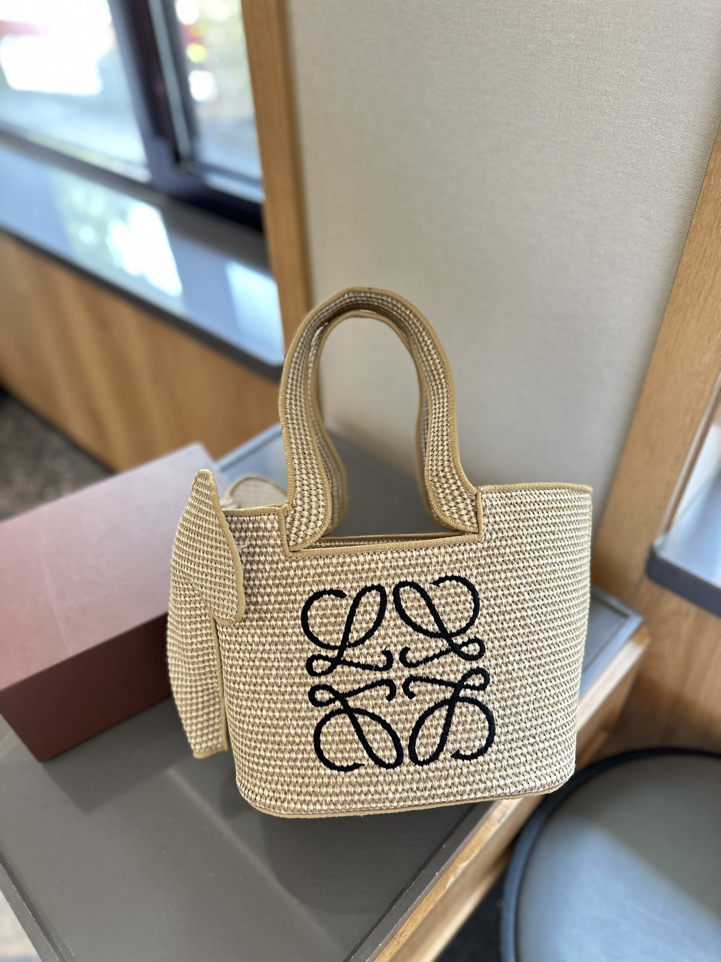 Elephant Basket bag in raffia
