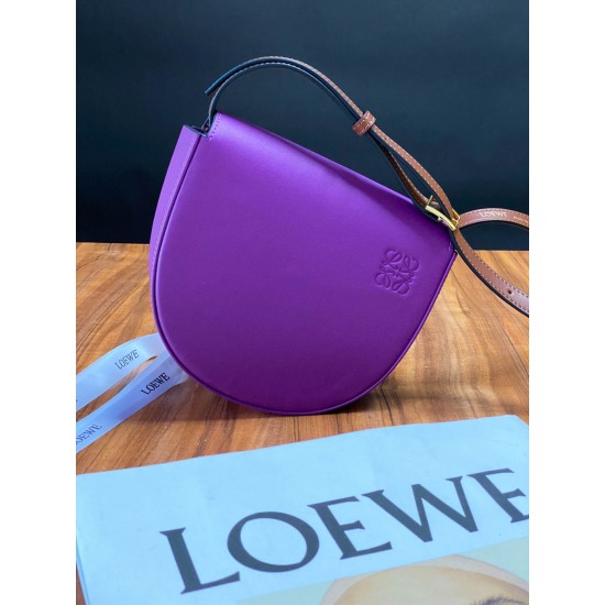 Calfskin bag Size: 19.5 × 8.5 × 16.5 cm