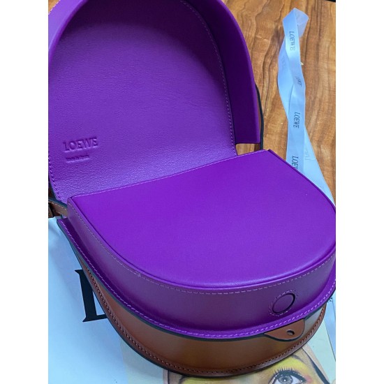 Calfskin bag Size: 19.5 × 8.5 × 16.5 cm