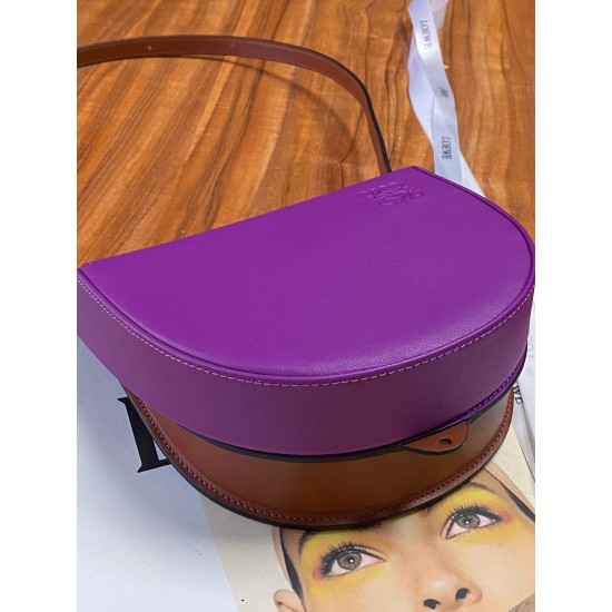 Calfskin bag Size: 19.5 × 8.5 × 16.5 cm