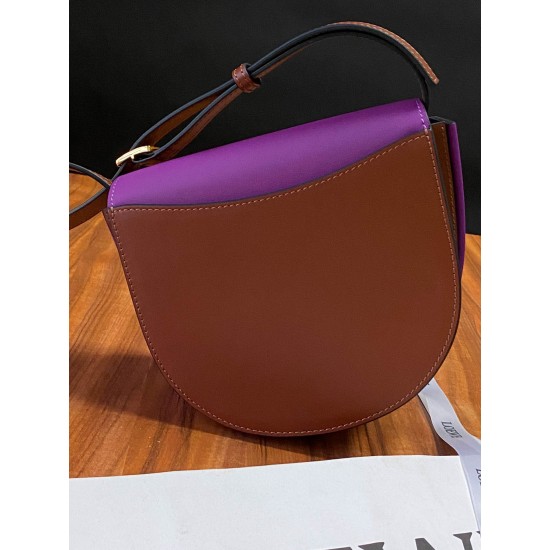 Calfskin bag Size: 19.5 × 8.5 × 16.5 cm