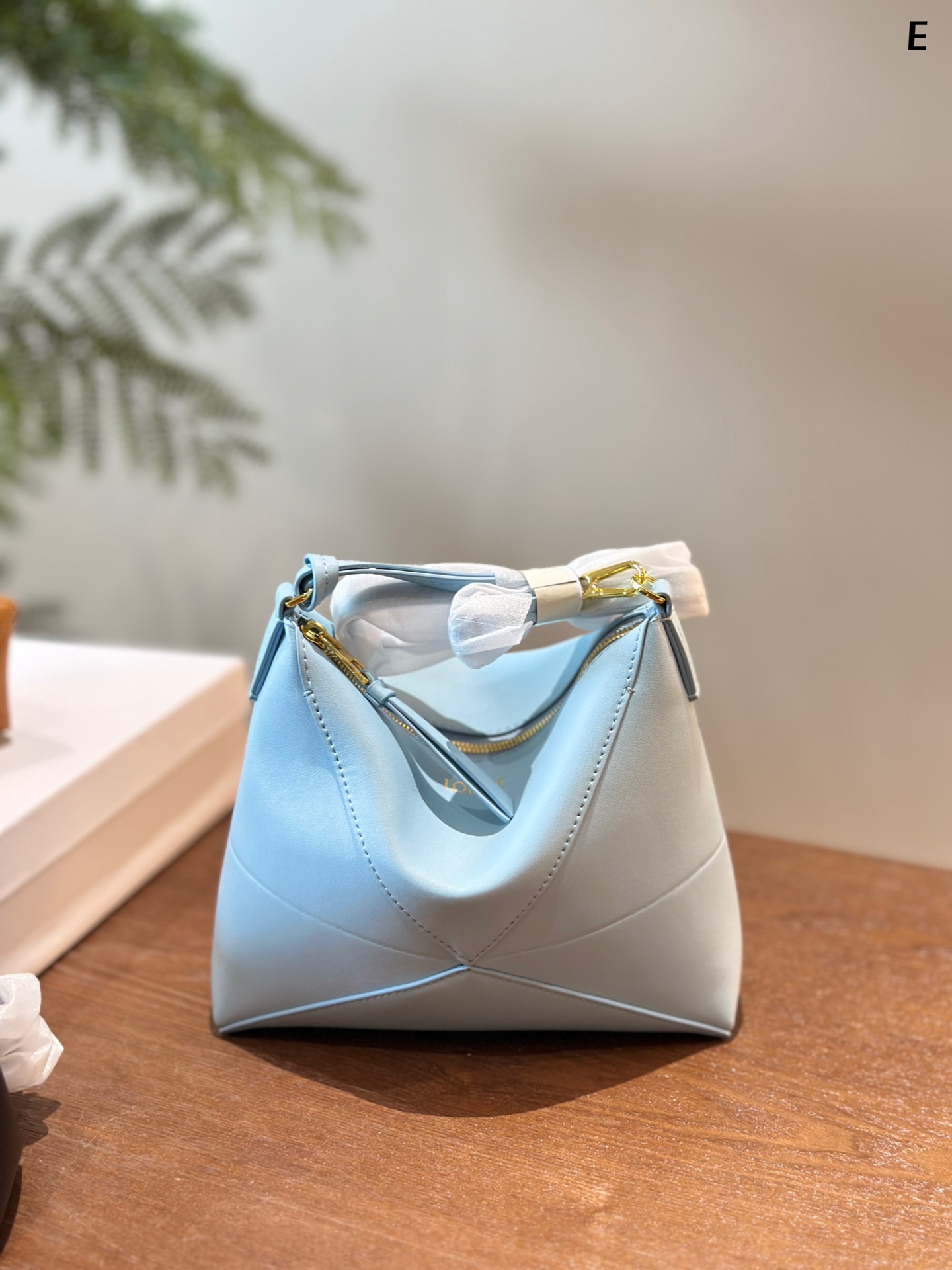 Puzzle Fold pouch in shiny nappa calfskin
