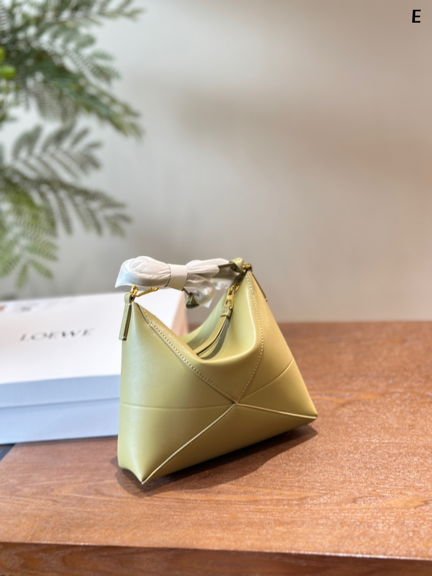 Puzzle Fold pouch in shiny nappa calfskin