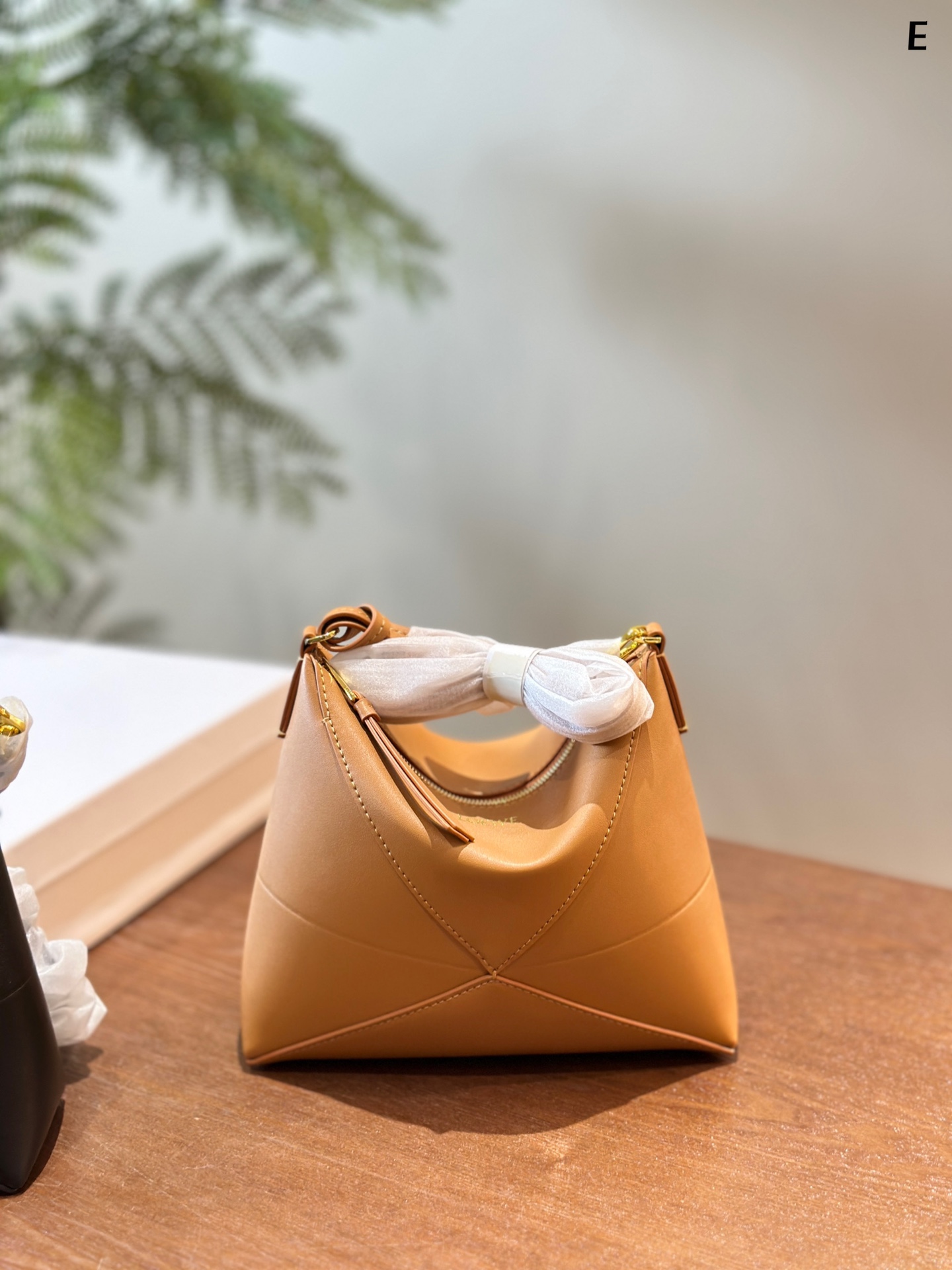 Puzzle Fold pouch in shiny nappa calfskin