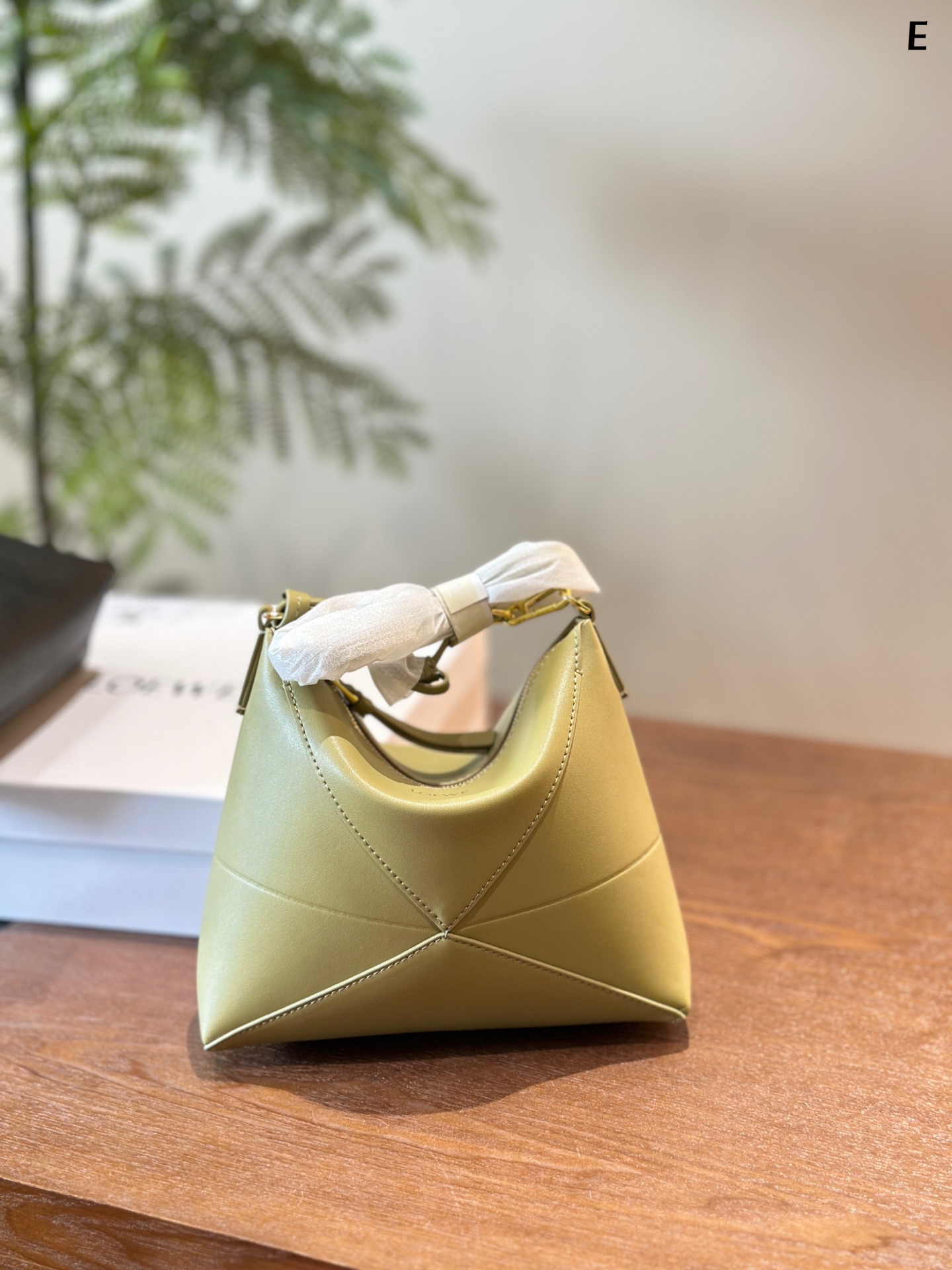 Puzzle Fold pouch in shiny nappa calfskin