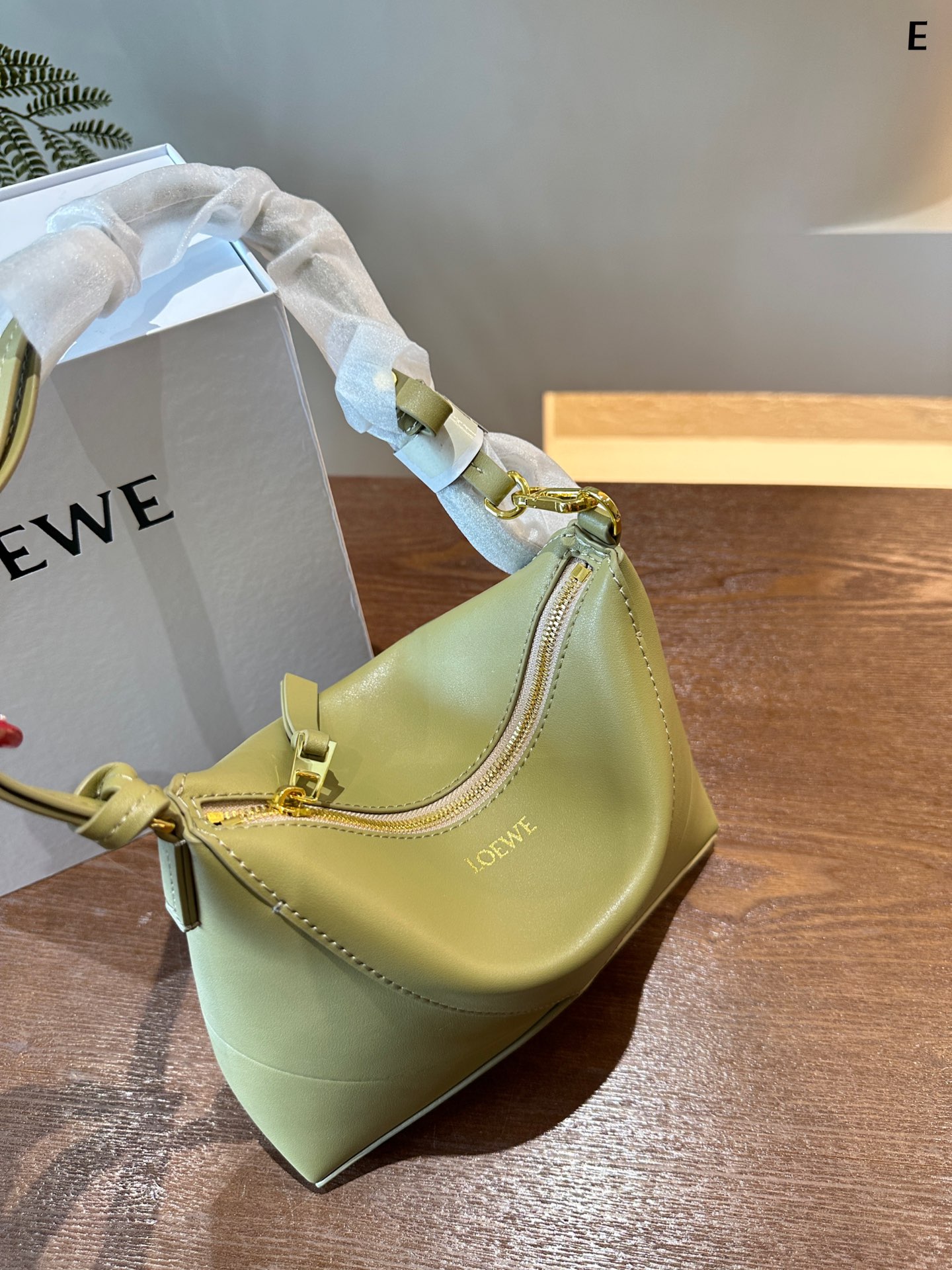 Puzzle Fold pouch in shiny nappa calfskin