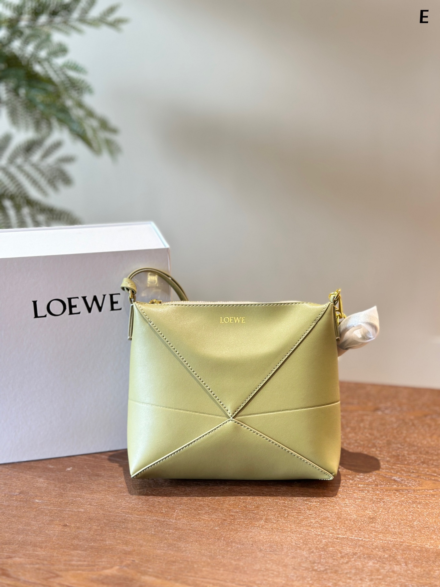 Puzzle Fold pouch in shiny nappa calfskin