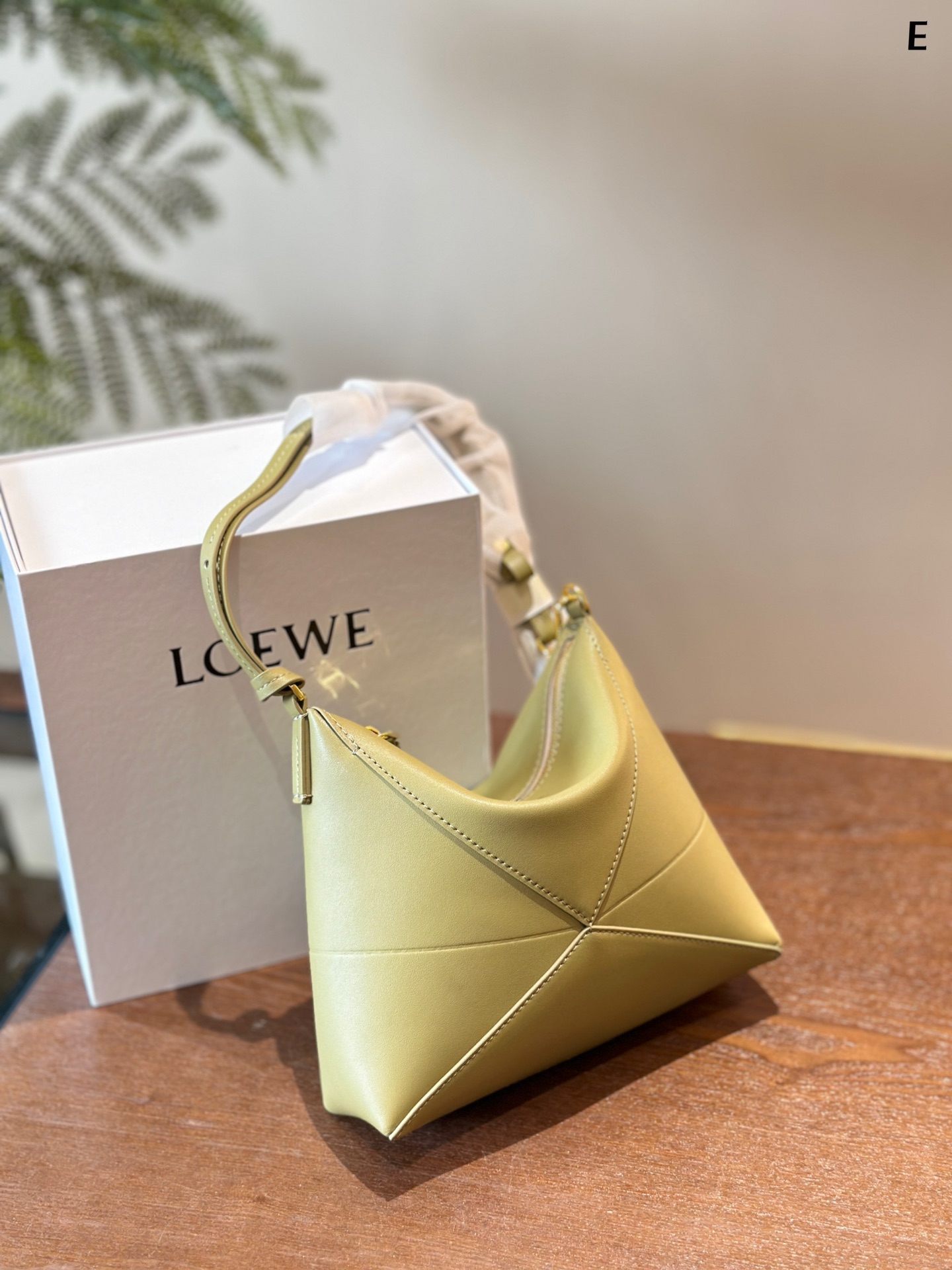 Puzzle Fold pouch in shiny nappa calfskin