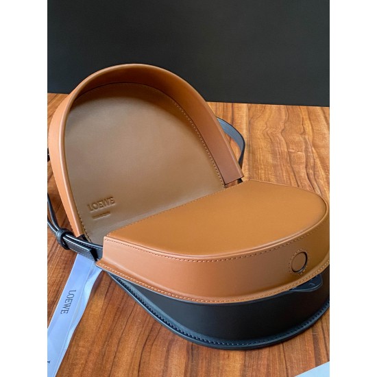 Calfskin Bag Size: 19.5 × 8.5 × 16.5 cm