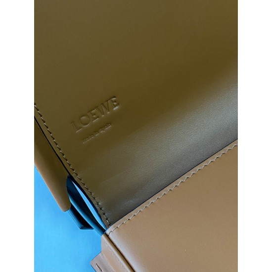 Calfskin Bag Size: 19.5 × 8.5 × 16.5 cm