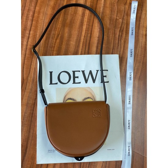 Calfskin Bag Size: 19.5 × 8.5 × 16.5 cm