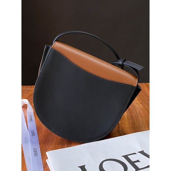 Calfskin Bag Size: 19.5 × 8.5 × 16.5 cm