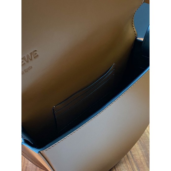 Calfskin Bag Size: 19.5 × 8.5 × 16.5 cm
