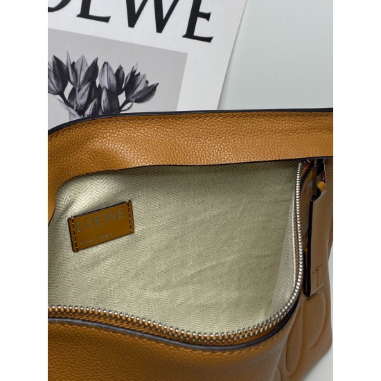 Loewe Size: 29.5x20cm Model: 3040