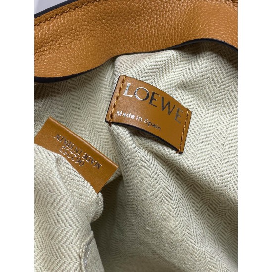 Loewe Size: 29.5x20cm Model: 3040