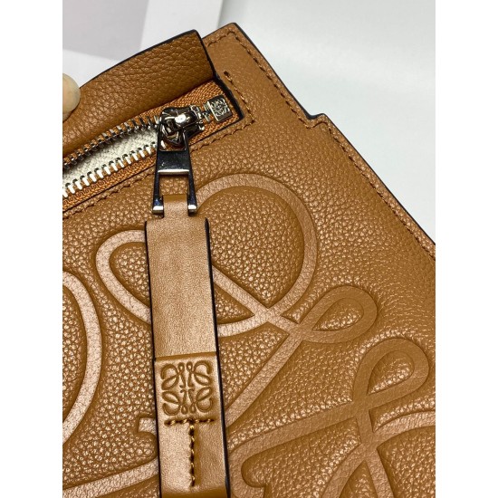 Loewe Size: 29.5x20cm Model: 3040
