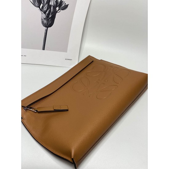Loewe Size: 29.5x20cm Model: 3040